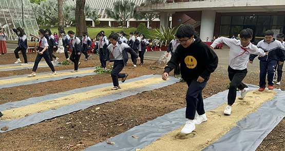 CHƯƠNG TRÌNH GIÁO DỤC “GIỜ HỌC LỊCH SỬ” VÀ HOẠT ĐỘNG TRẢI NGHIỆM “EM LÀM CHIẾN SĨ” TẠI BẢO TÀNG ĐẮK LẮK 