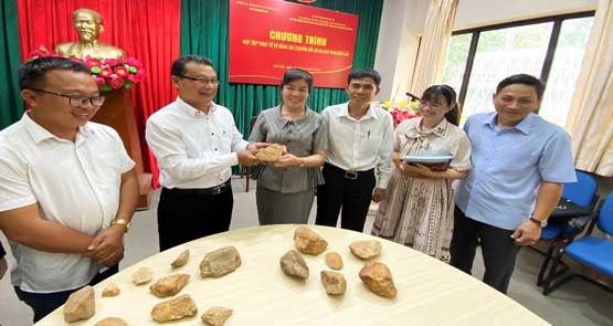 VIỆN KHOA HỌC XÃ HỘI VÙNG TÂY NGUYÊN  CHUYỂN GIAO KẾT QUẢ NGHIÊN CỨU KHOA HỌC  CHO SỞ VĂN HÓA, THỂ THAO VÀ DU LỊCH