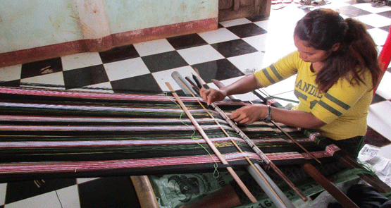 NÉT ĐẸP ĐỘC ĐÁO TỪ NGHỆ THUẬT TRANG TRÍ TRÊN THỔ CẨM TRUYỀN THỐNG CỦA NGƯỜI ÊĐÊ