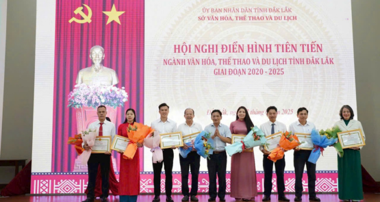 HỘI NGHỊ ĐIỂN HÌNH TIÊN TIẾN NGÀNH VĂN HÓA, THỂ THAO VÀ DU LỊCH TỈNH ĐẮK LẮK TIẾN TỚI ĐẠI HỘI THI ĐUA YÊU NƯỚC TỈNH ĐẮK LẮK LẦN THỨ XII