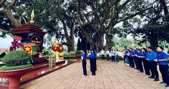 TUỔI TRẺ NGÀNH VĂN HÓA, THỂ THAO VÀ DU LỊCH TỈNH ĐẮK LẮK KHẮC GHI ƠN NGƯỜI, VỮNG BƯỚC DƯỚI CỜ ĐẢNG