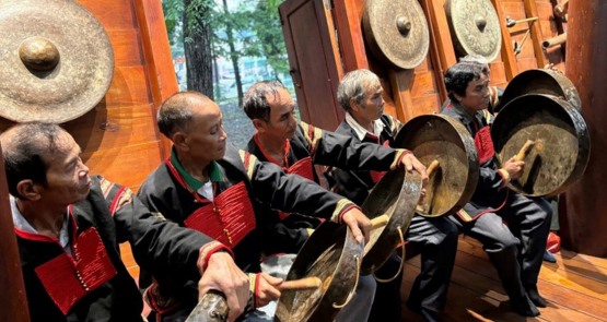 KHAI MẠC KHÔNG GIAN TRƯNG BÀY NHÀ DÀI ÊĐÊ