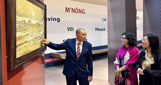 KHAI MẠC TRIỂN LÃM 