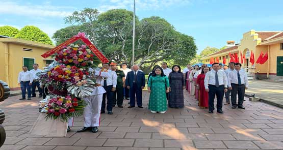 LỄ DÂNG HƯƠNG KỶ NIỆM 130 NĂM NGÀY SINH ĐỒNG CHÍ HỒ TÙNG MẬU  TẠI DI TÍCH LỊCH SỬ QUỐC GIA ĐẶC BIỆT NHÀ ĐÀY BUÔN MA THUỘT