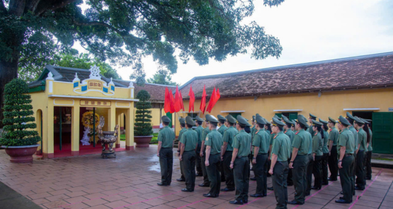 CỤM THI ĐUA KHỐI AN NINH, CÔNG AN TỈNH ĐẮK LẮK  TỔ CHỨC DÂNG HƯƠNG TẠI DI TÍCH LỊCH SỬ QUỐC GIA  ĐẶC BIỆT NHÀ ĐÀY BUÔN MA THUỘT