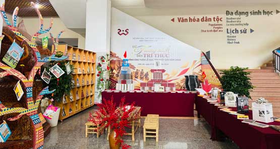 TRƯNG BÀY SÁCH VÀ TƯ LIỆU HƯỞNG ỨNG TUẦN LỄ HỌC TẬP SUỐT ĐỜI NĂM 2026 TẠI BẢO TÀNG ĐẮK LẮK