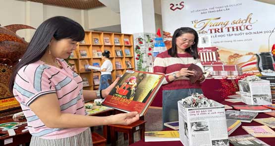 GẦN 500 LƯỢT KHÁCH THAM QUAN TRƯNG BÀY 