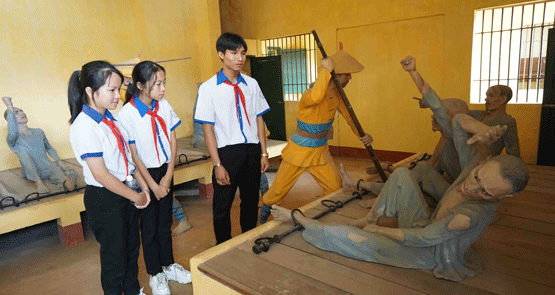 NHÀ ĐÀY BUÔN MA THUỘT VÀ PHONG TRÀO ĐẤU TRANH  CỦA CÁC CHIẾN SĨ CỘNG SẢN TRUNG KIÊN