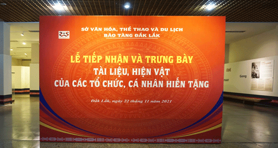 TỔ CHỨC LỄ TIẾP NHẬN VÀ TRƯNG BÀY TÀI LIỆU, HIỆN VẬT CỦA CÁC TỔ CHỨC, CÁ NHÂN HIẾN TẶNG